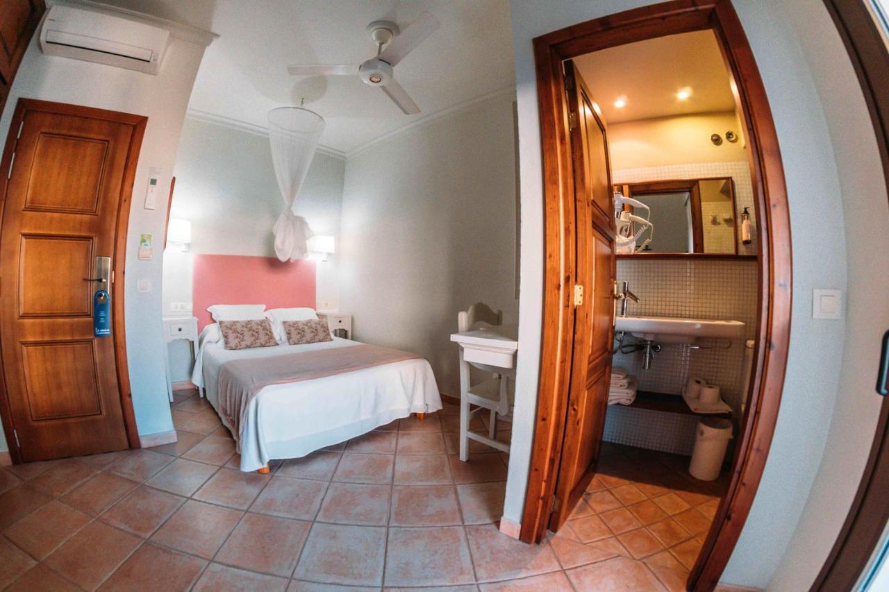 Hostal La Savina Экстерьер фото